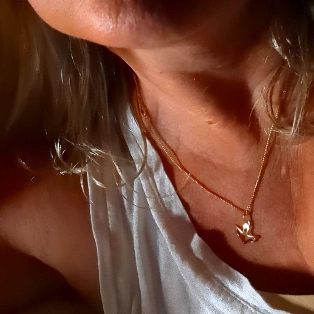 Beautiful gold bird necklace